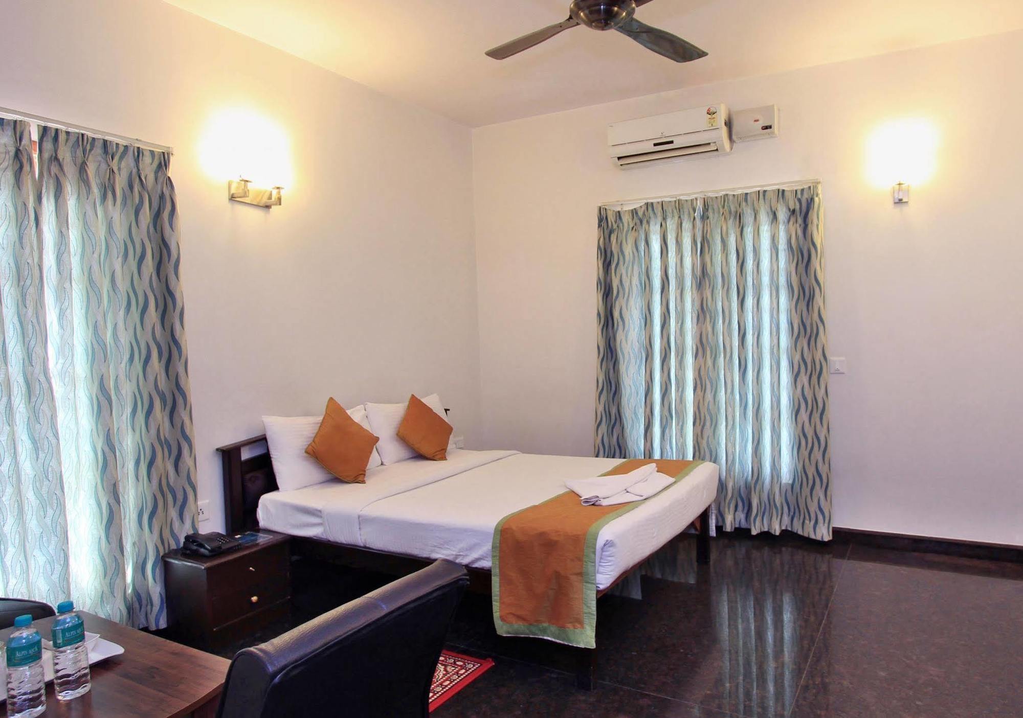 Orange Suites Airport Transit Stay Yelahanka Екстериор снимка