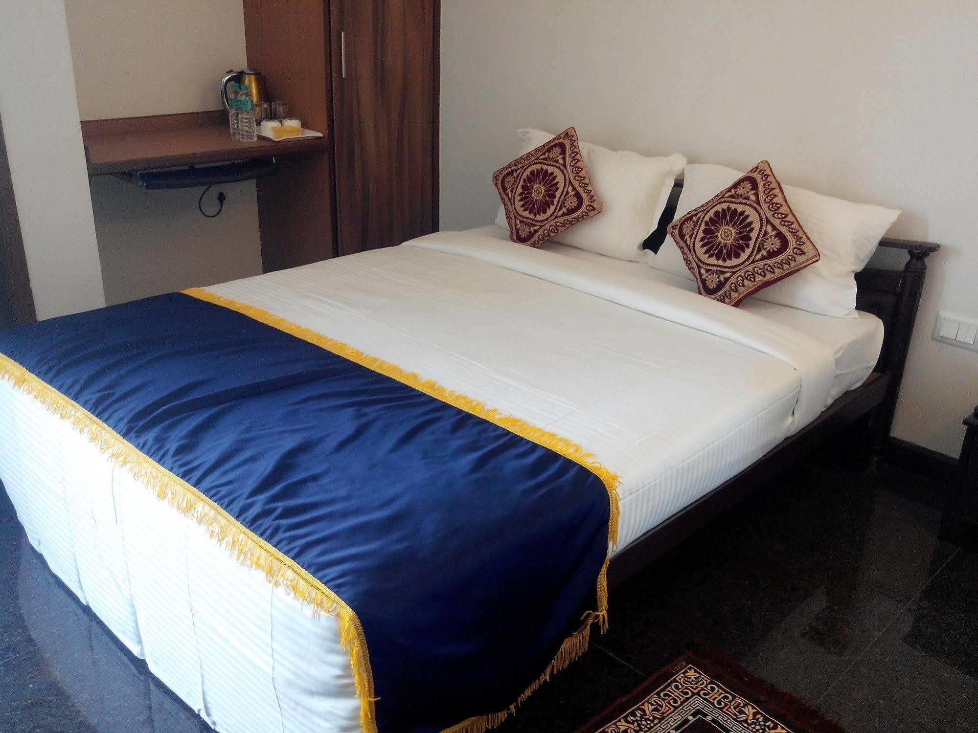 Orange Suites Airport Transit Stay Yelahanka Екстериор снимка