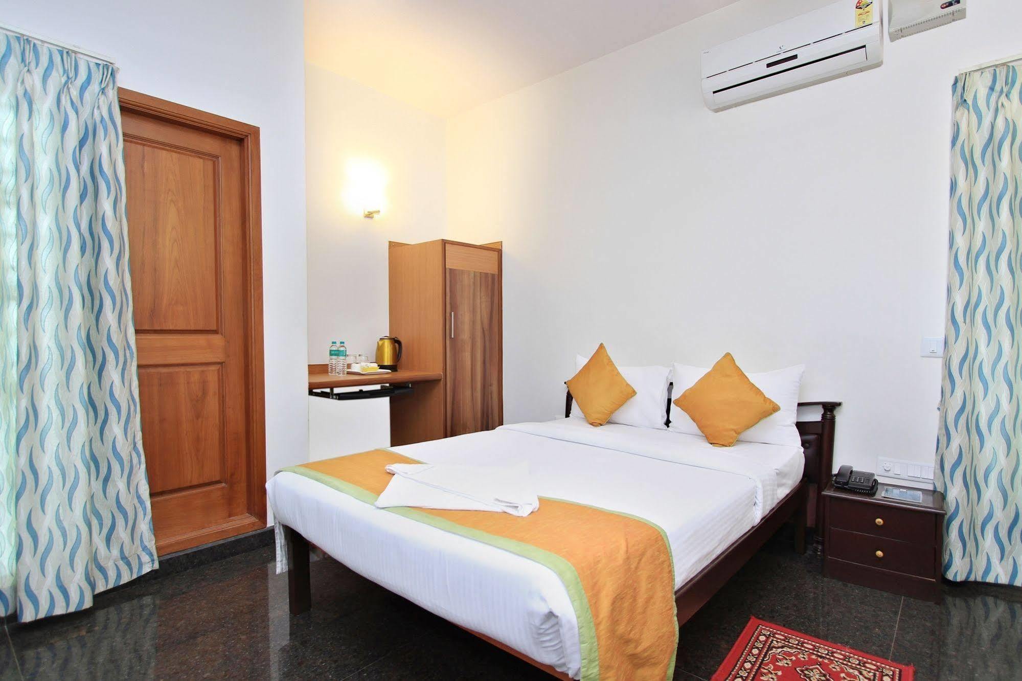 Orange Suites Airport Transit Stay Yelahanka Екстериор снимка
