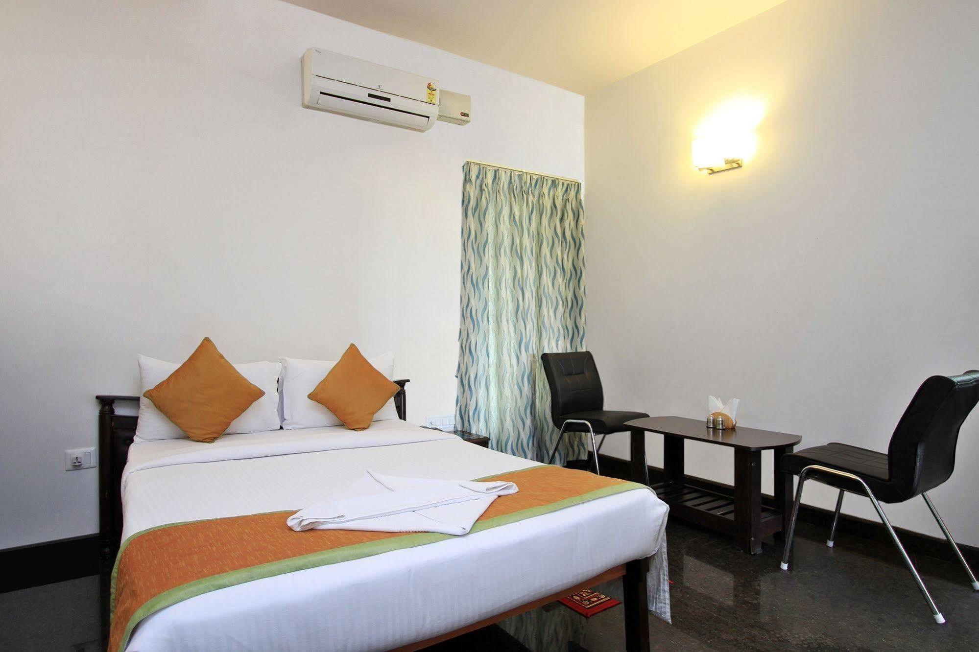 Orange Suites Airport Transit Stay Yelahanka Екстериор снимка