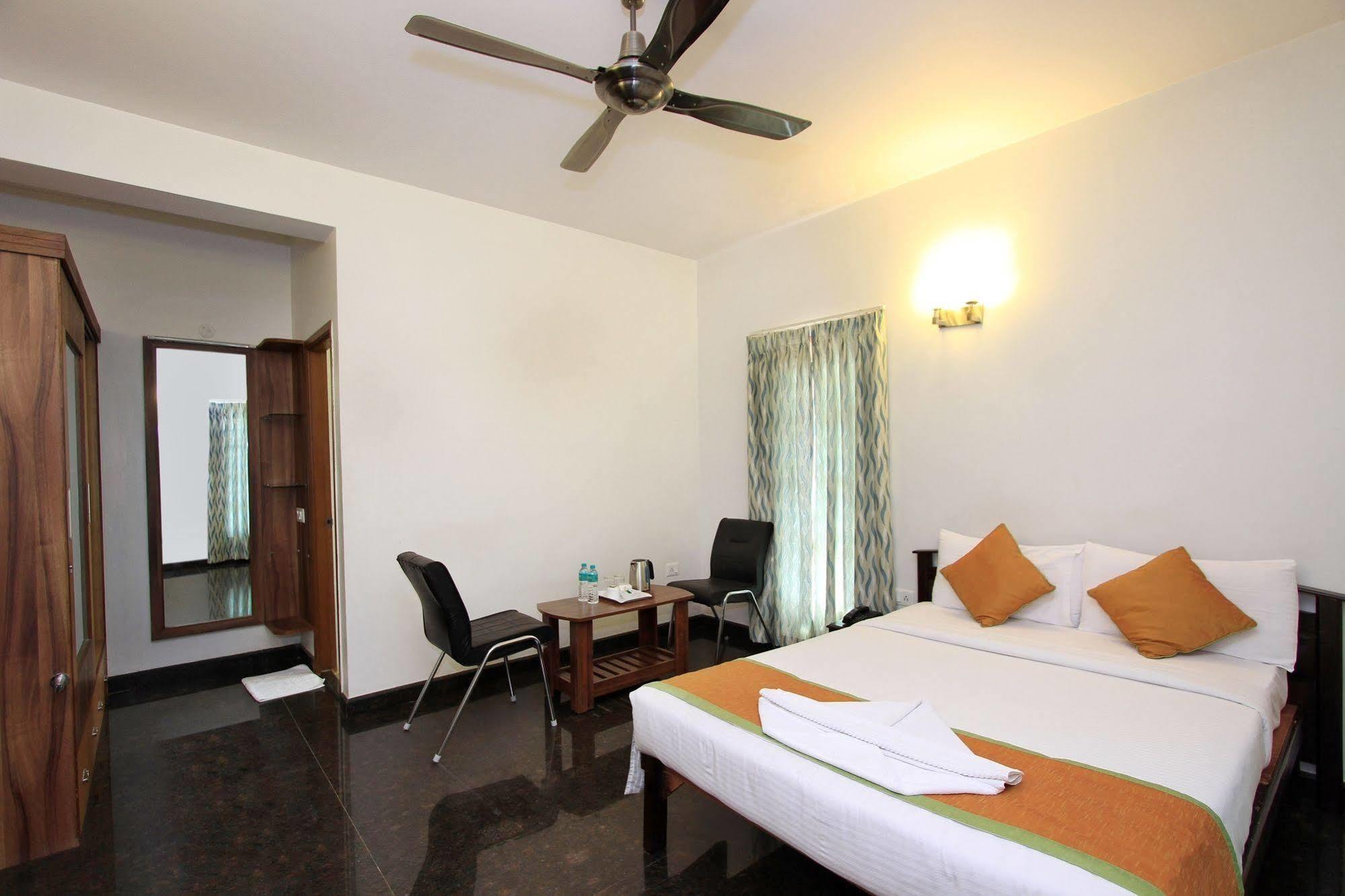 Orange Suites Airport Transit Stay Yelahanka Екстериор снимка