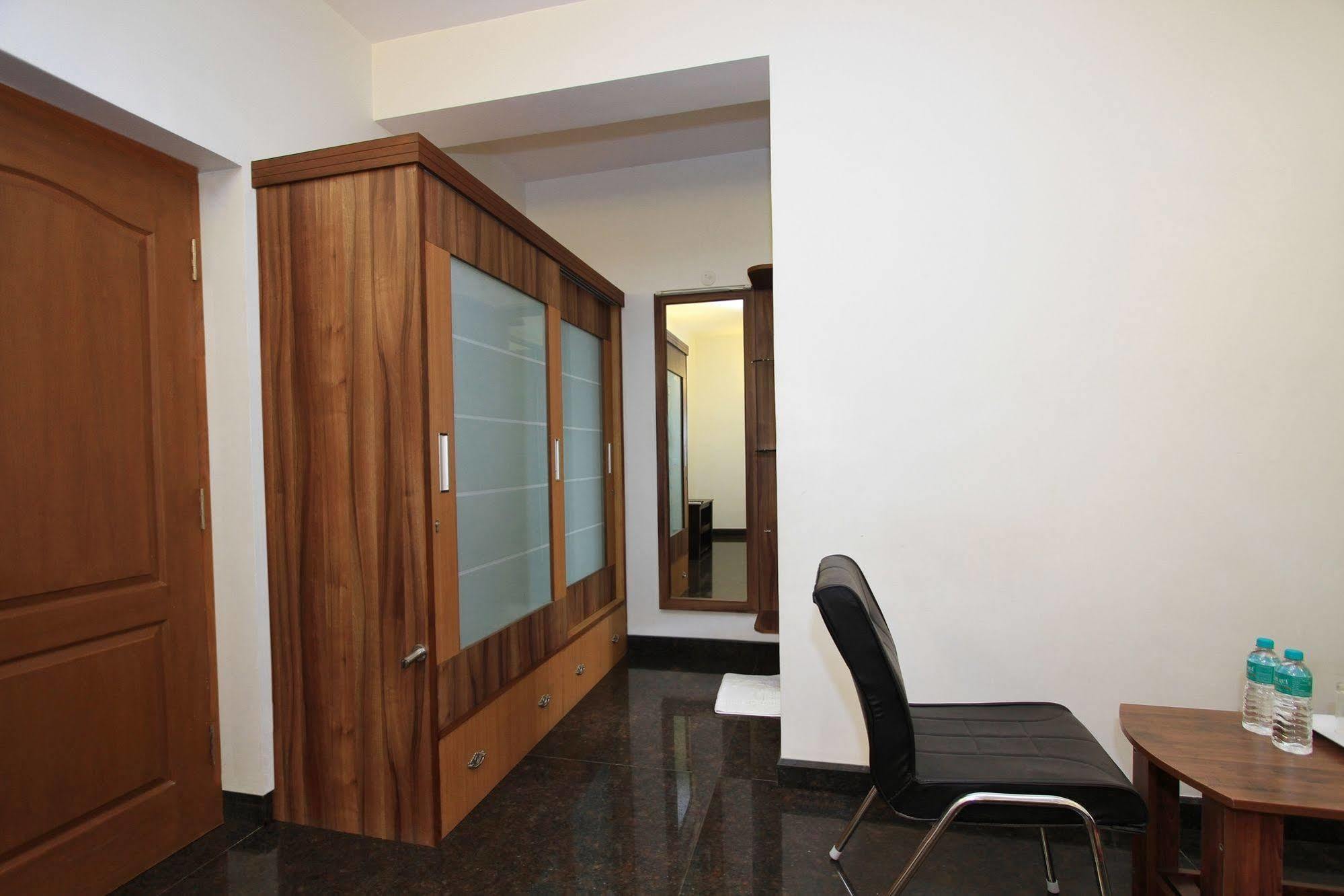 Orange Suites Airport Transit Stay Yelahanka Екстериор снимка