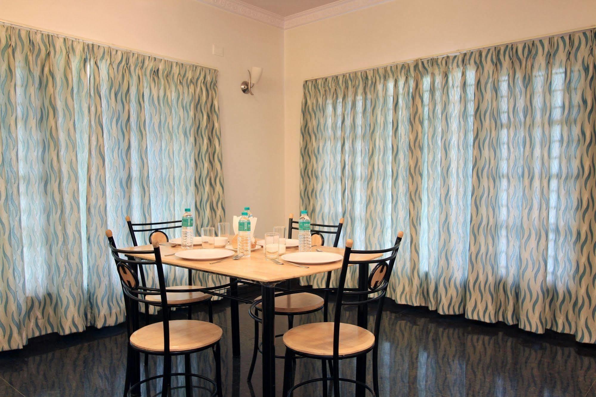Orange Suites Airport Transit Stay Yelahanka Екстериор снимка