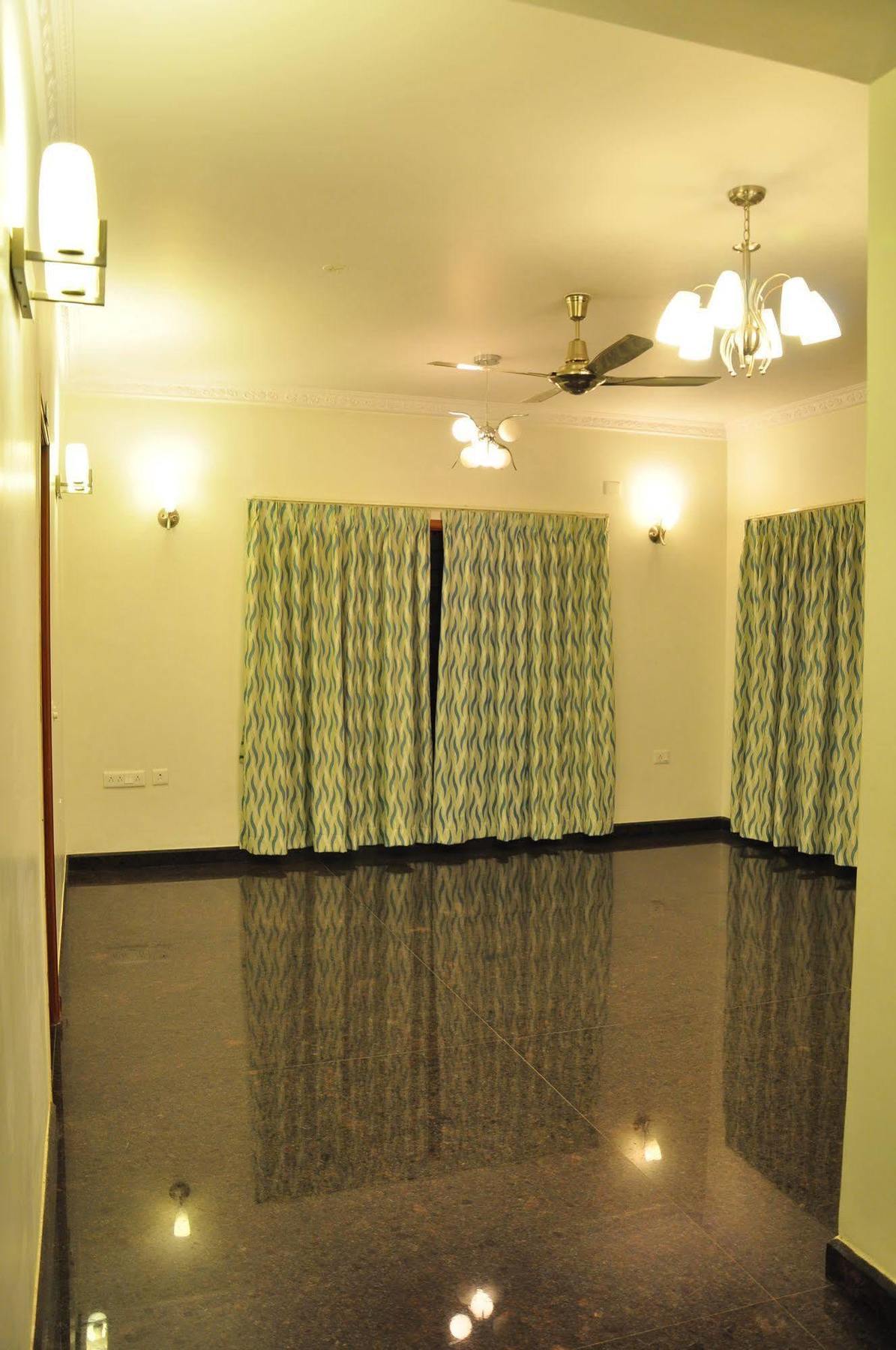 Orange Suites Airport Transit Stay Yelahanka Екстериор снимка